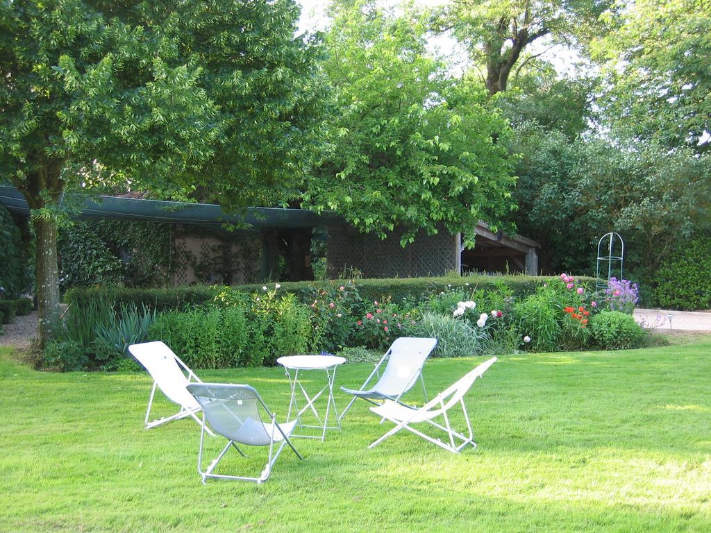 Logis De La Paqueraie Bed & Breakfast Saint-Branchs Exterior photo