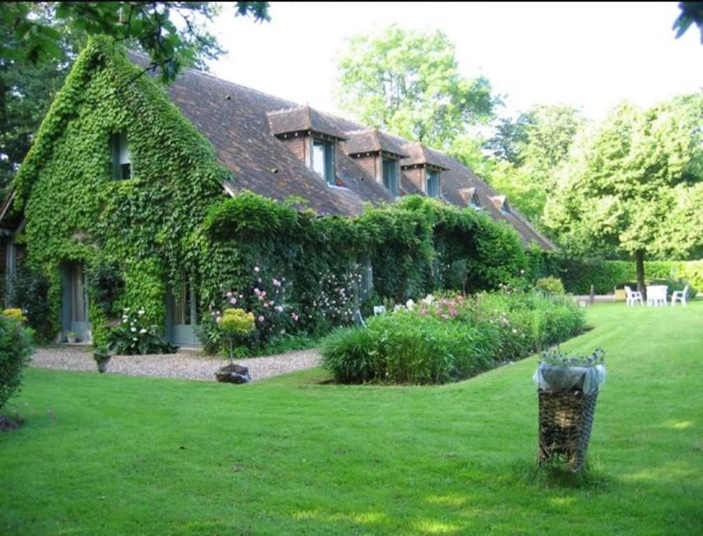 Logis De La Paqueraie Bed & Breakfast Saint-Branchs Exterior photo